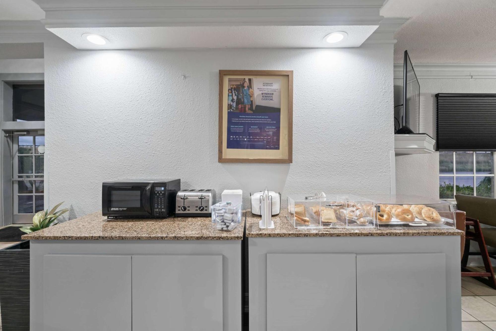 La Quinta Inn By Wyndham Corpus Christi North Екстериор снимка